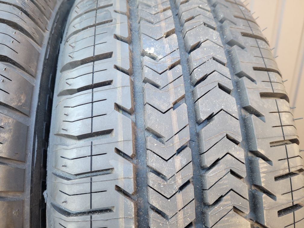 215 65 r16C Michelin Agilis  51