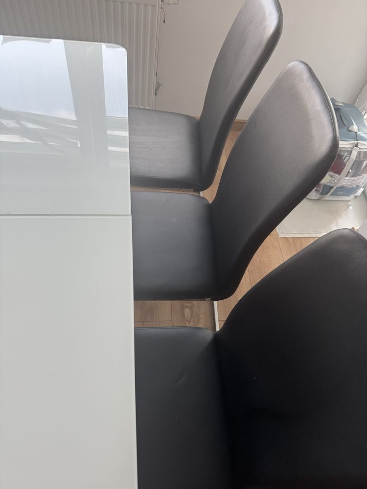 Stol Glamour bialy rozkladany (do 8 osob) + 6 krzesel