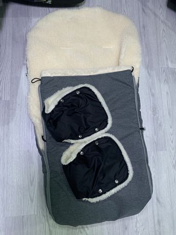 Одеяло и перчатки на коляску