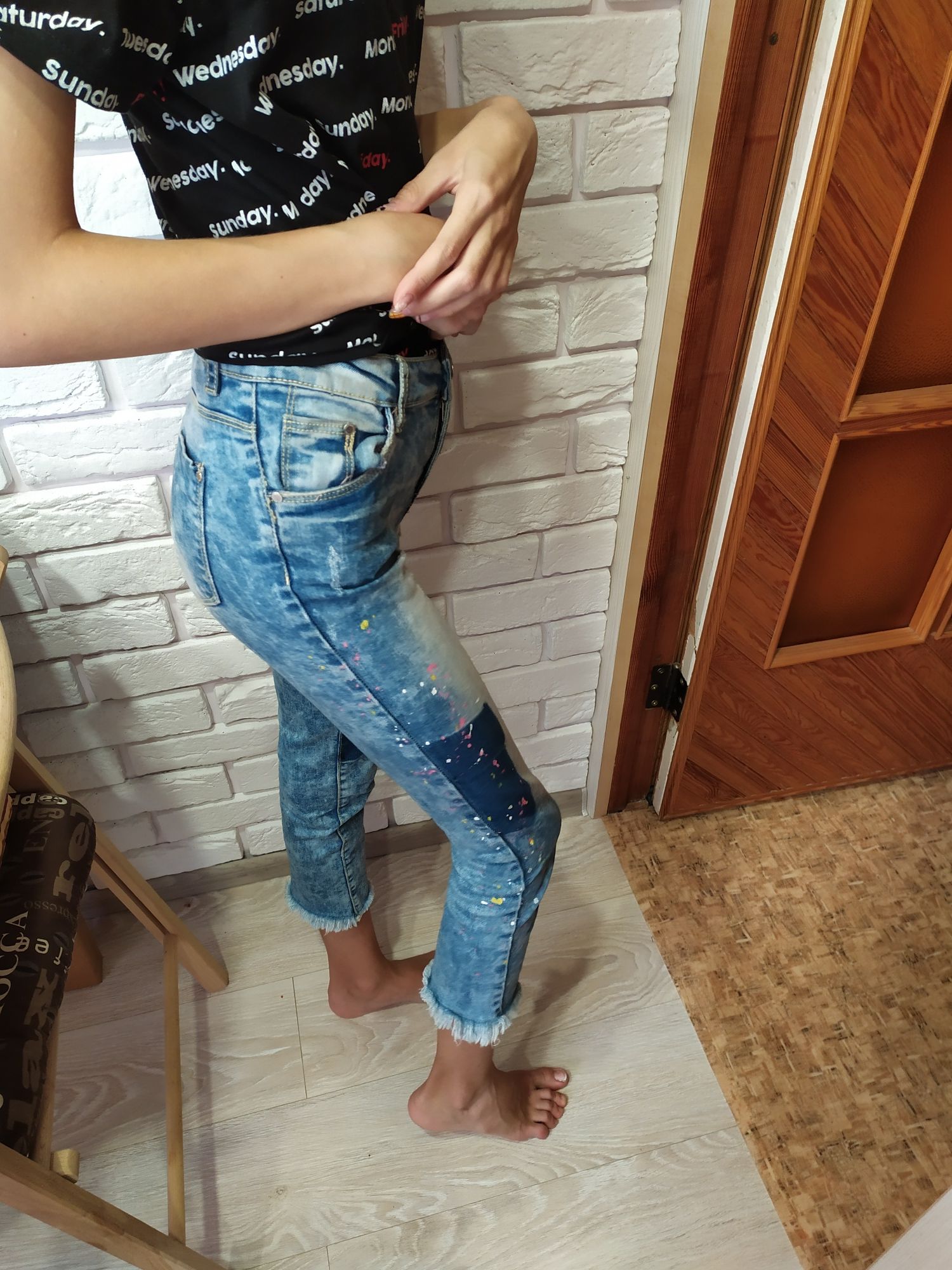 Продам стильные джинсы для девочки на рост 146 см