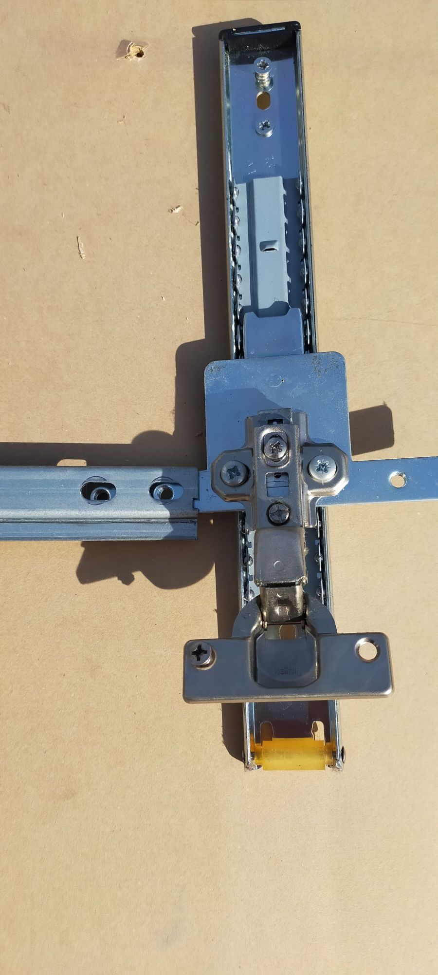 Prowadnice zawiasy mechanizm drzwiczek z IKEA