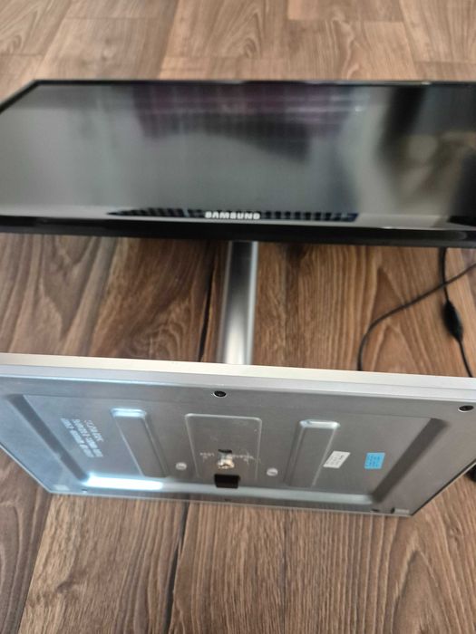 Monitor Samsung  S27C750P z zasilaczem.