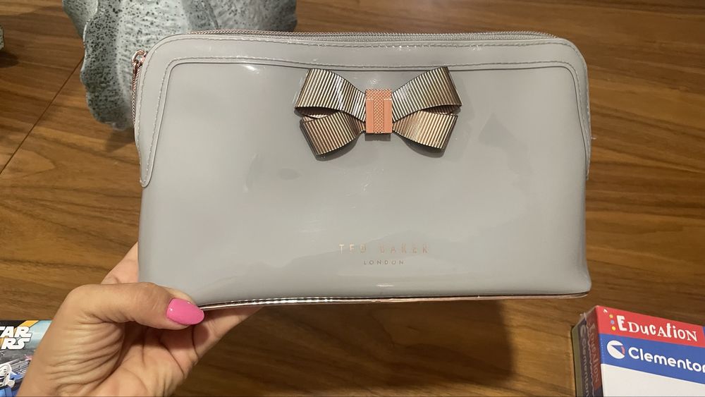 Clutch ou necesser senhora