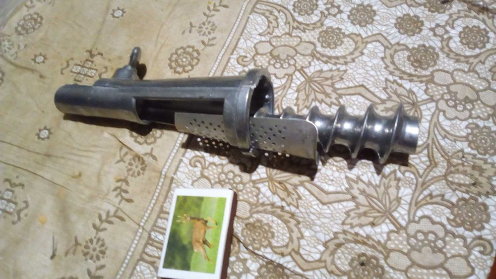 Продам ручную соковыжималку - приставку к ручной мясорубке времен ссср