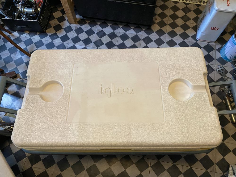 Ізотермічний контейнер холодильник  Igloo