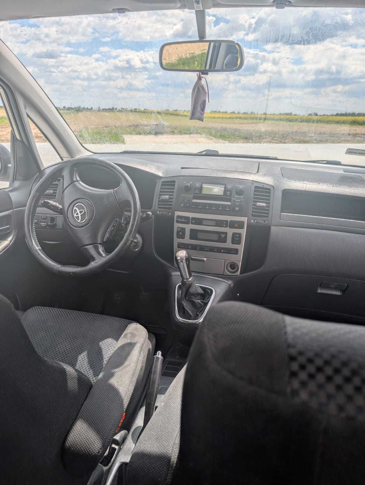 Toyota corolla verso 2,0 zadbana