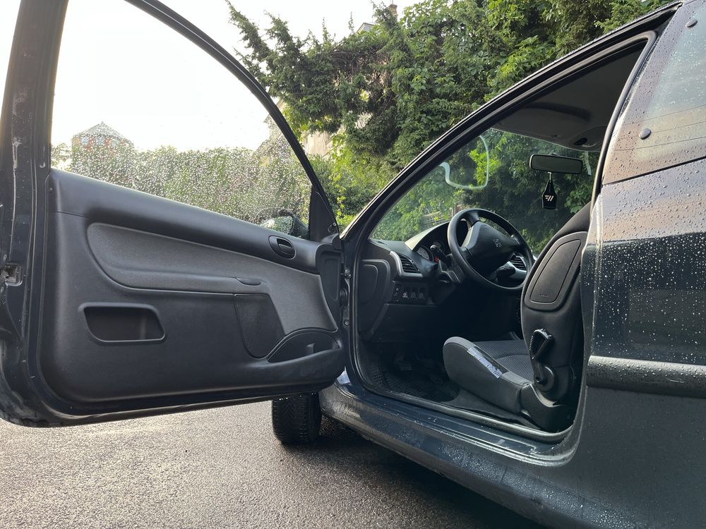 Продаю Peugeot 206+ купе з малим пробігом