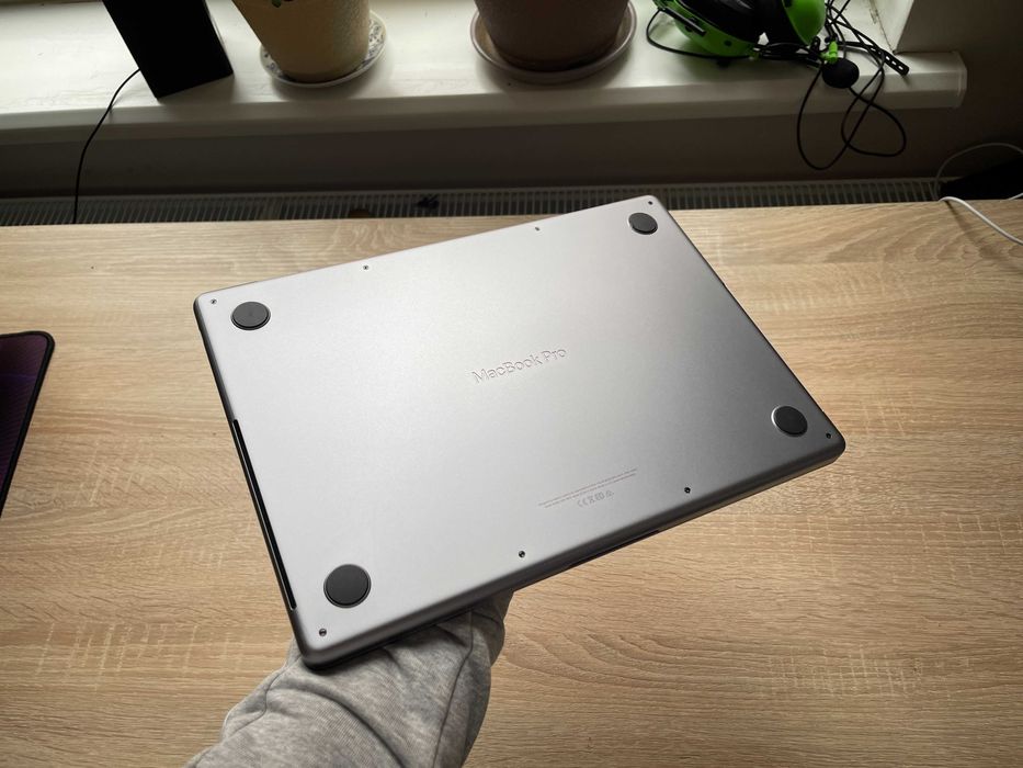 MacBook Pro 14' 2021р. M1 Max / 32 GPU / 32Gb RAM_1000gb SSD_ 8 циклів