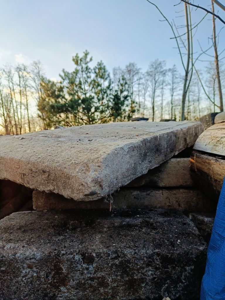 Sprzedam płyty betonowe.