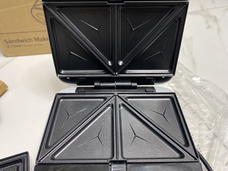 Вафельниця бутербродниця тостер паніні Aigostar 3в1  750Bт Уцінка!