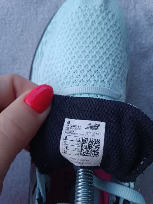 Женские кроссовки New Balance р38.5-39