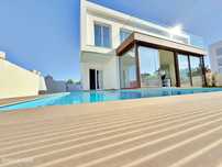 Moradia V3 com piscina, em A-dos-Cunhados, Torres Vedras