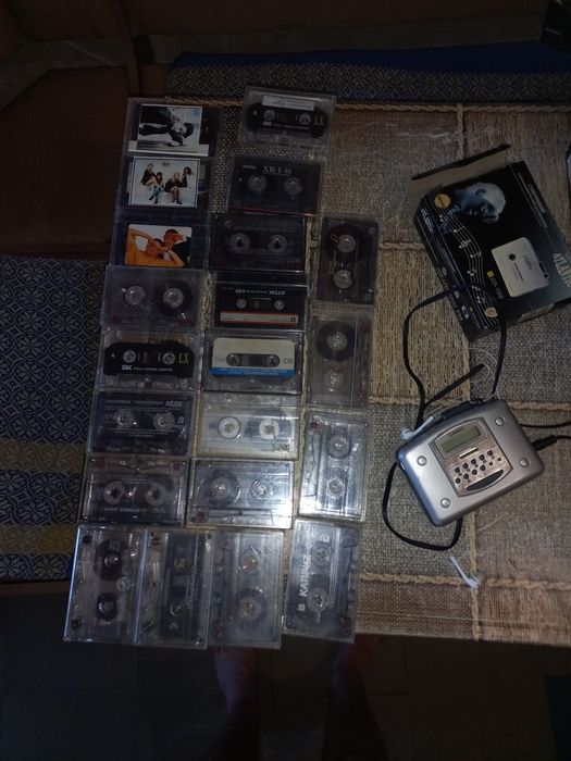 Кассетный плеер с наушниками, плюс 21 касета