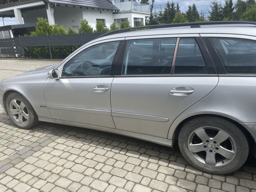 Mercedes e klasa 211