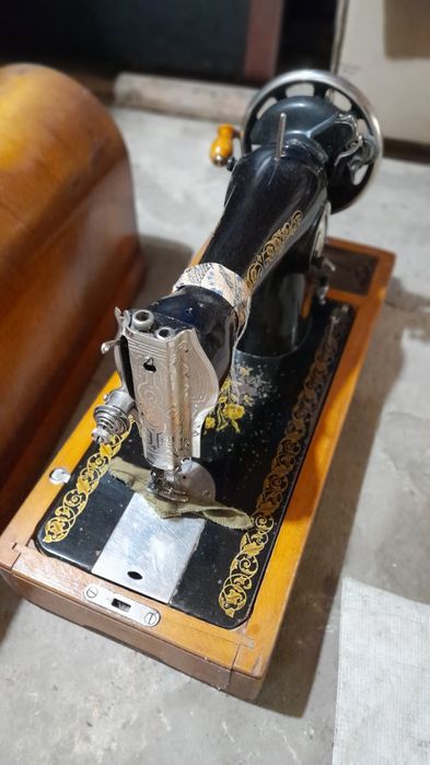 Швейна машинка ручна