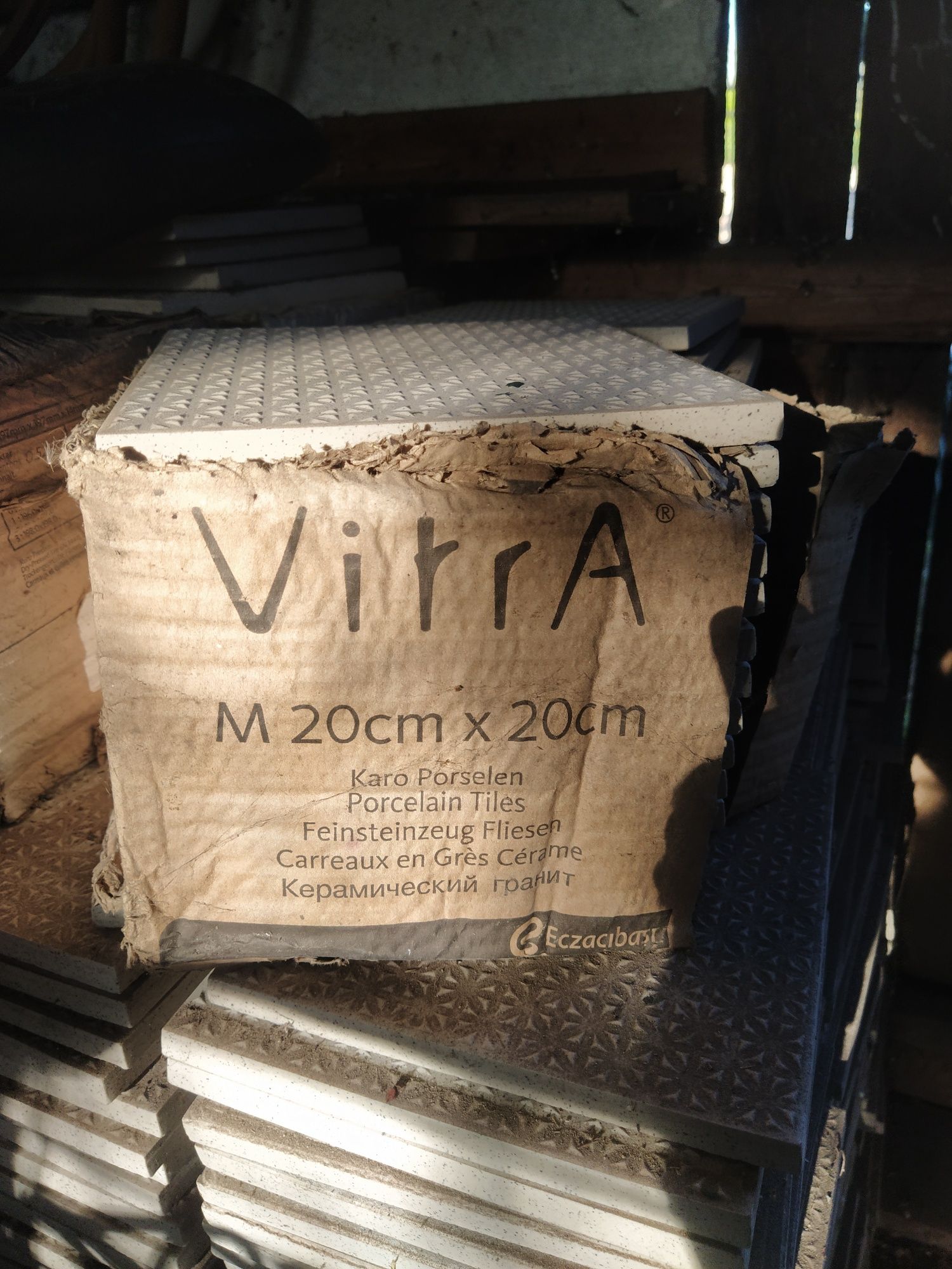 Płytki Vitra 20x20 (podobne do Paradyż gres techniczny bazo nero)