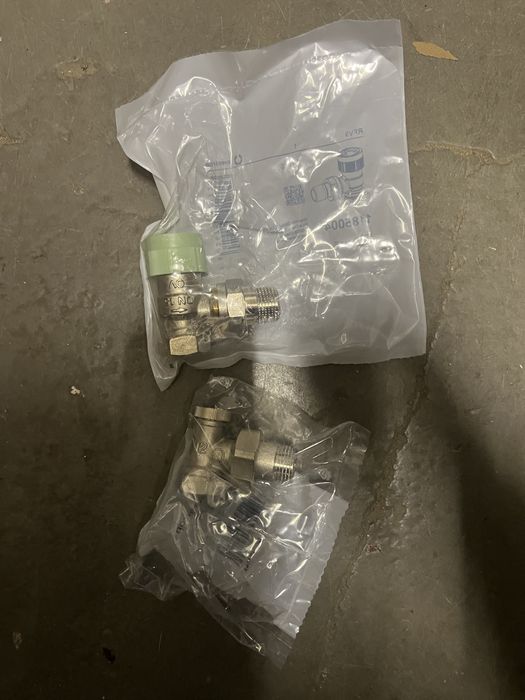 Oventrop zawor termostatyczny i powrotny katowy 10 kpl