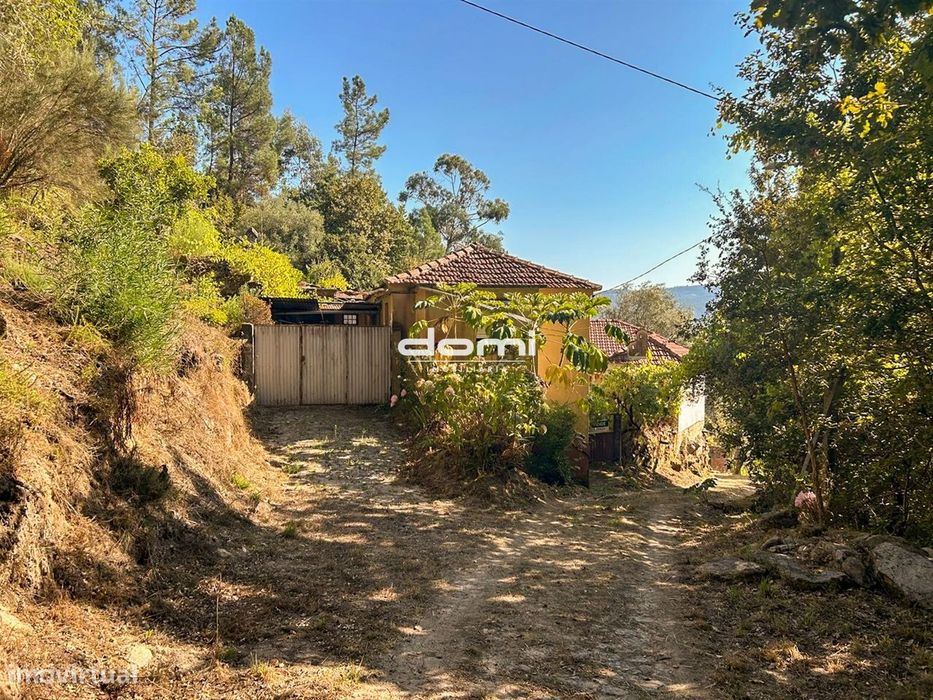 Moradia V4, localizada em Valadares a poucos minutos do centro da Vila