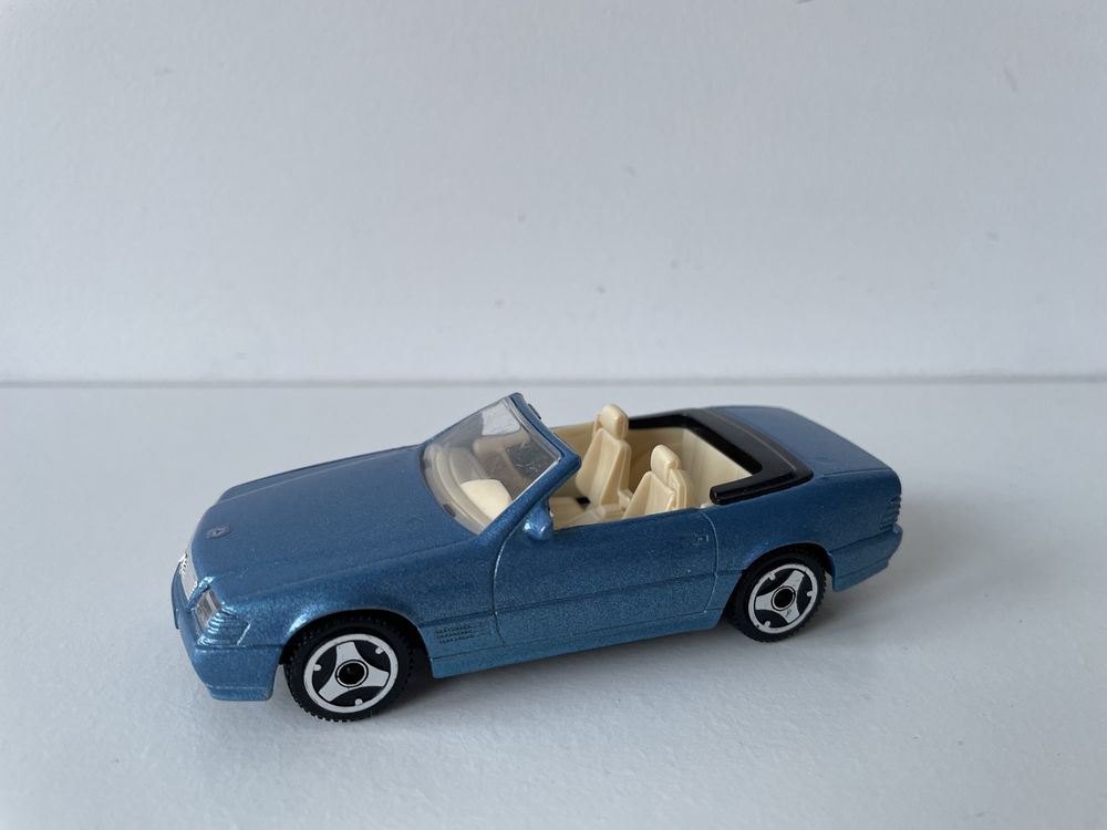 46. Model Mercedes 300SL 500SL 1:43 BBurago Burago