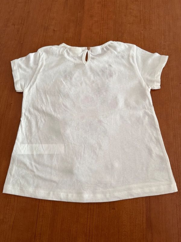 Camisola de menina nova por estrear