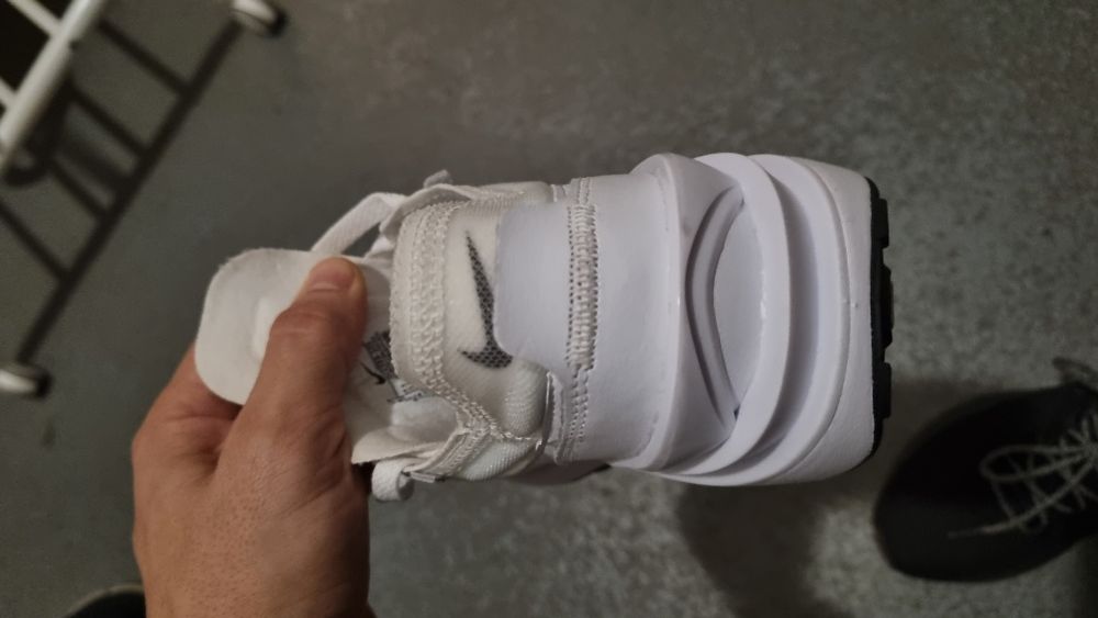 VENDO Sapatilhas Nike Waffle One NOVAS