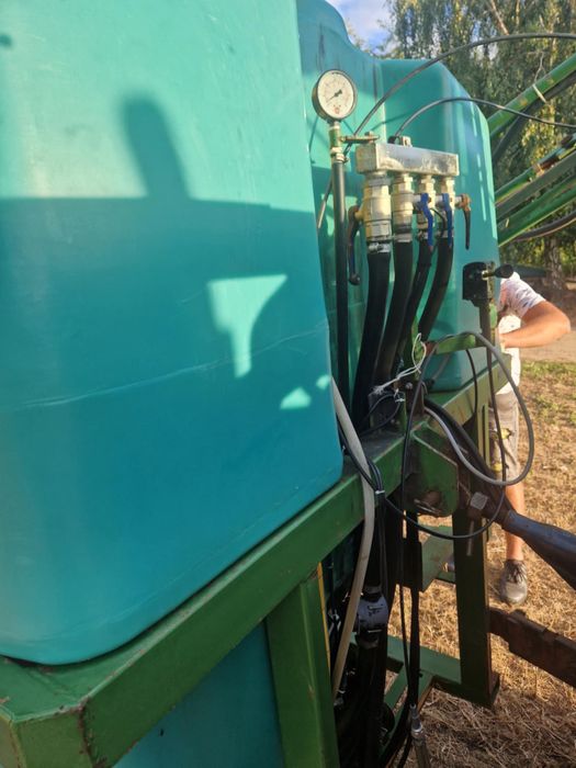 Opryskiwacz 1000l hydraulcznie rozkładany