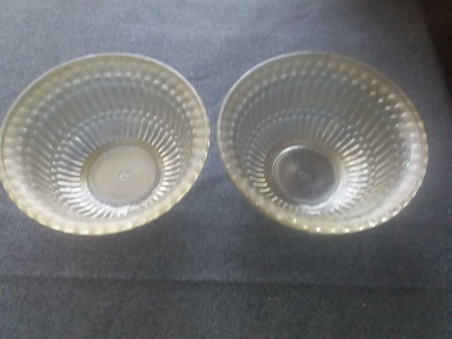 Продам дві салатниці.