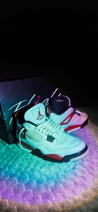 Nike air jordan 4's red cement