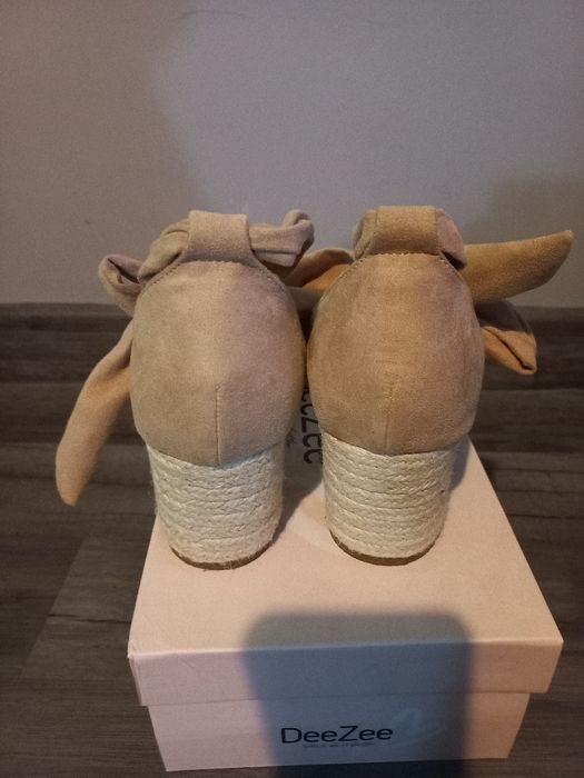 Sandałki na słupku 38