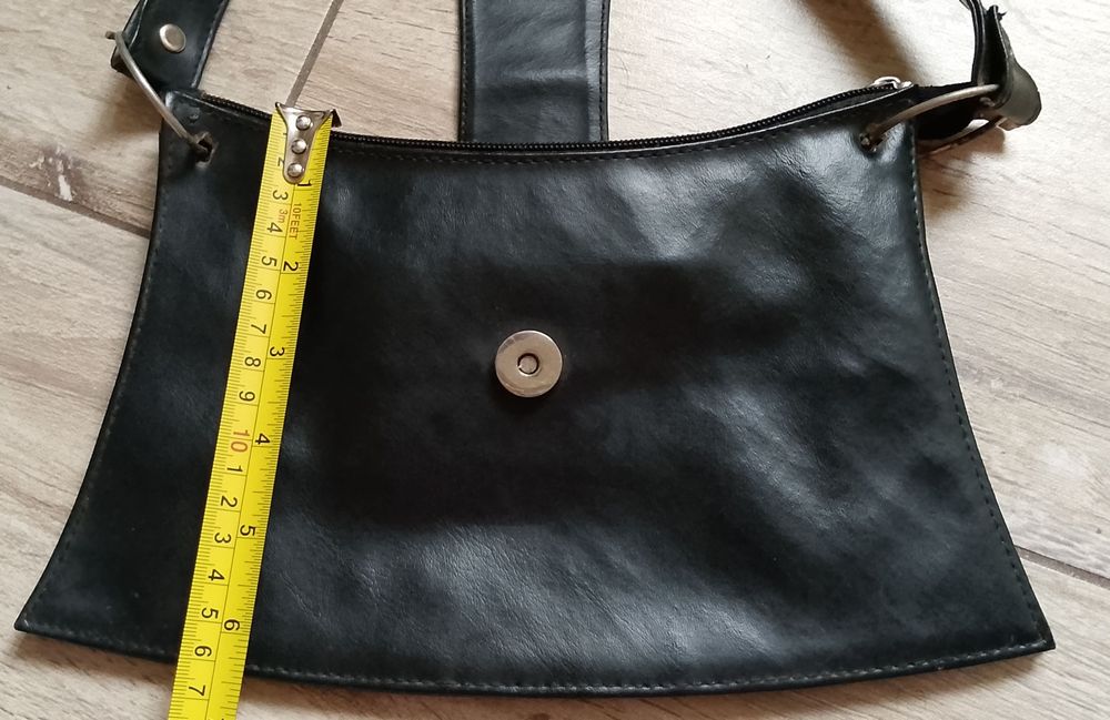 Маленька театральна жіноча сумочка чорного кольору