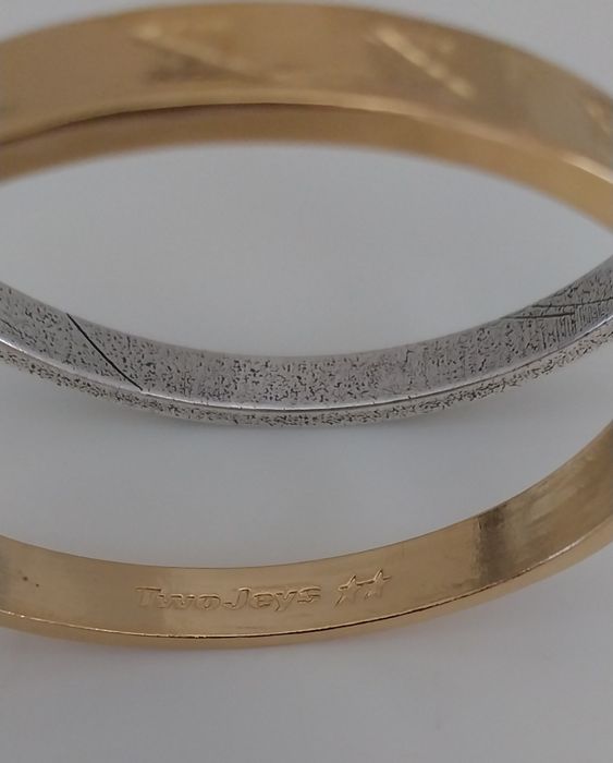 Duas pulseiras originais TwoJeys