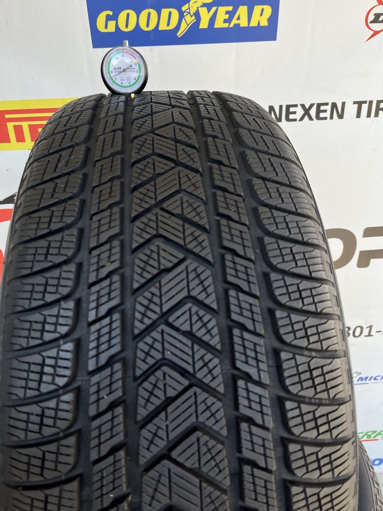Хороший практично новий комплект різношироких зимніх шин pirelli