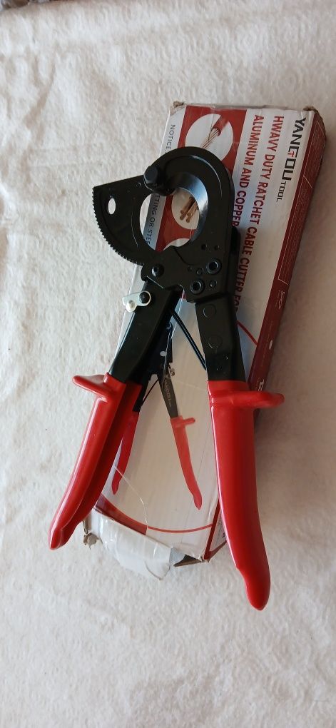 Vendo Tesoura de Cortar cabo eletrico