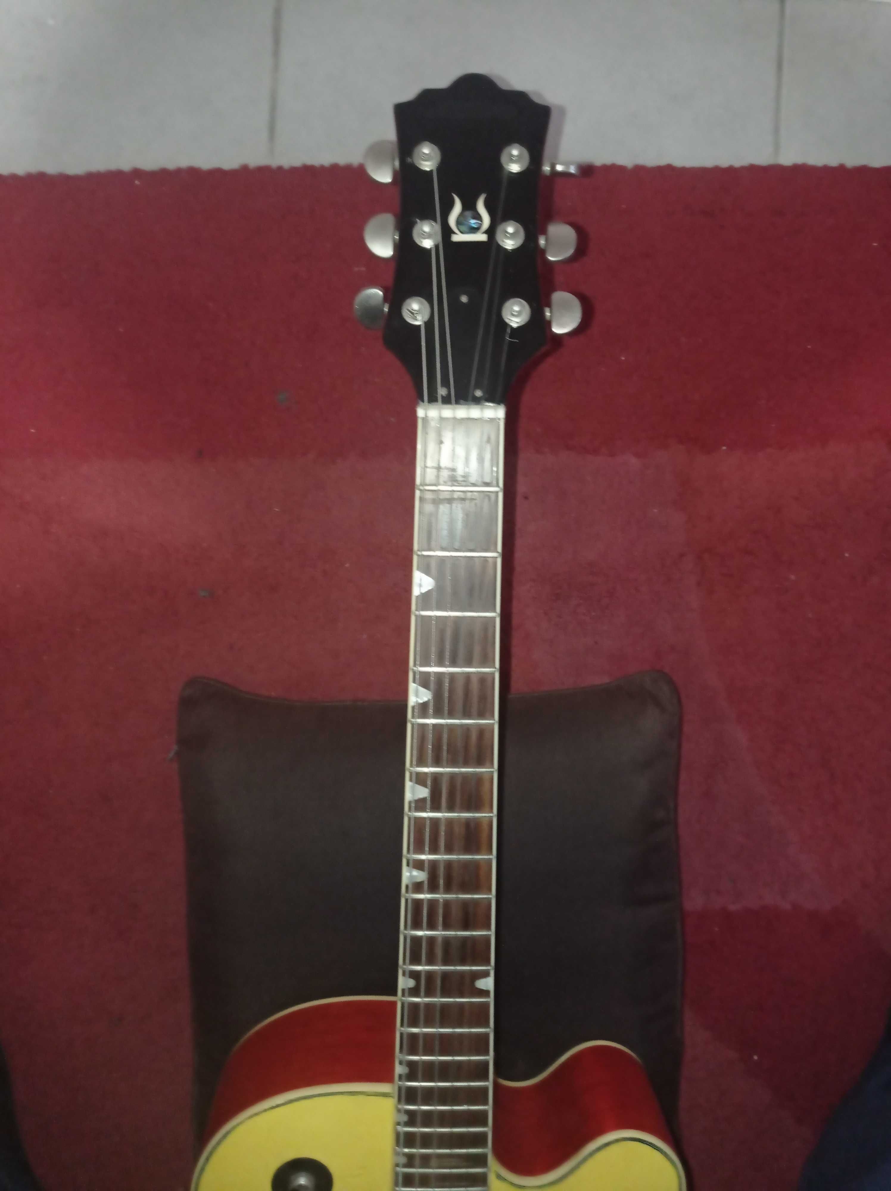 Guitarra Jazz Hollowbody Chinesa modelo L5.