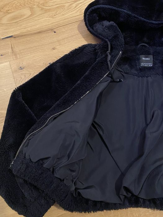krótkie czarne futro Bershka M