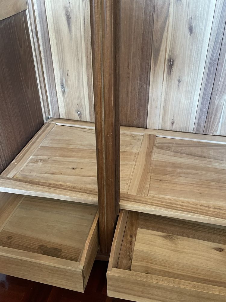Conjunto de guarda-roupa e cómoda de quarto