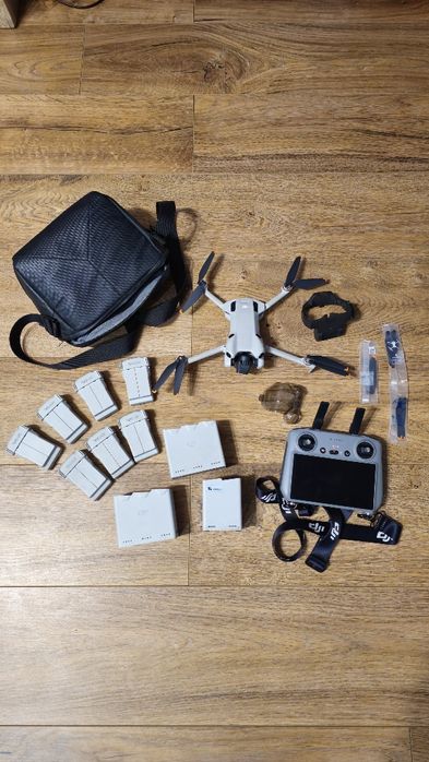 DJI Mini 4 Pro – idealny stan, 7 baterii, kontroler z ekranem