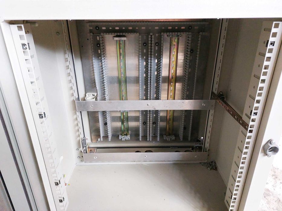 Szafa rack 19" teleinformatyczna sterownicza 61cm x 60cm x 50cm