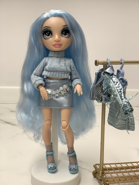 Lalka kolekcjonerska rainbow high Gabriella Icely blekitna niebieska