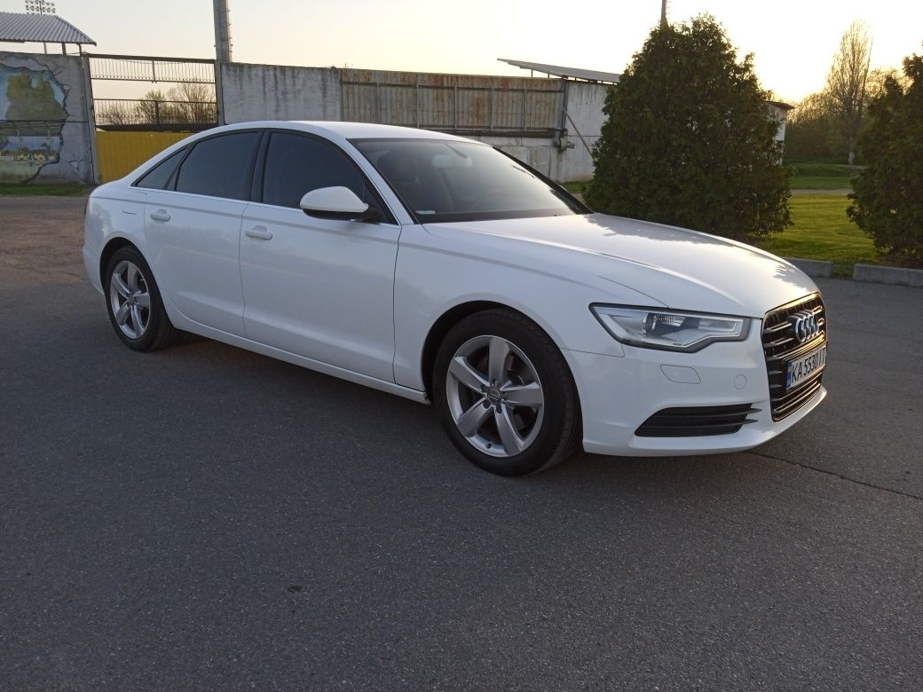 Продам Audi A6 официальный автомобиль не крашен.