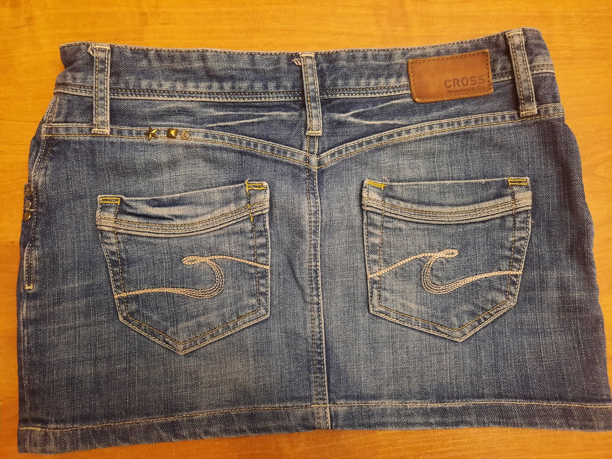 Spódniczka mini firmy cross jeans