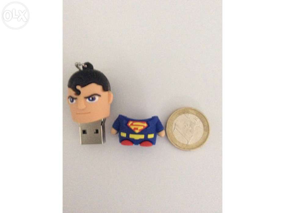 Pen drive 8 gb super homem