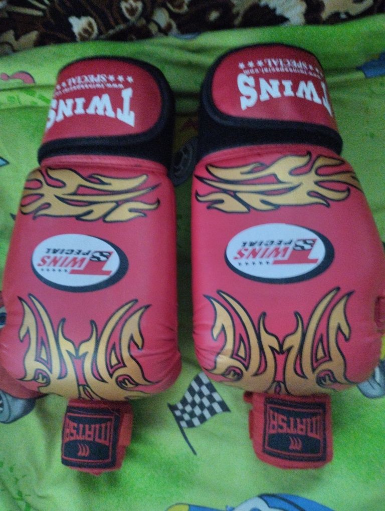 Боксерські перчатки та бінти 3м