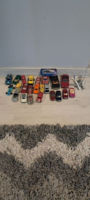 Zestaw samochodów w skali