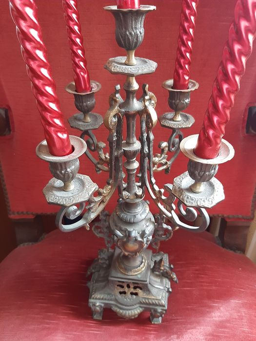 Castiçal em ferro forjado