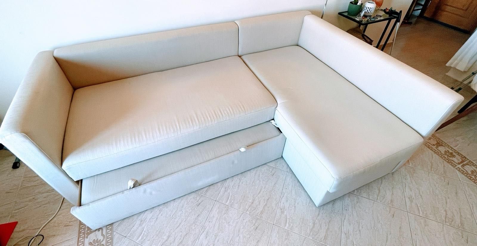 Sofá-Cama em L com Arrumação – Bege Claro – Muito Confortável