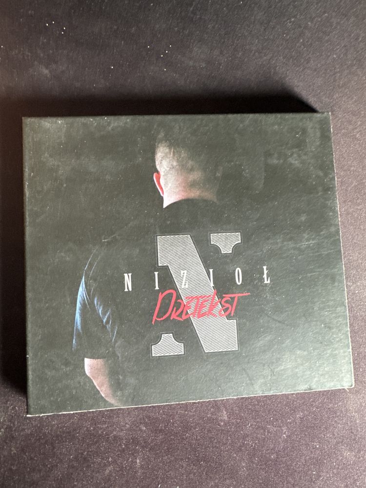 Plyta Nizioł - Pretekst