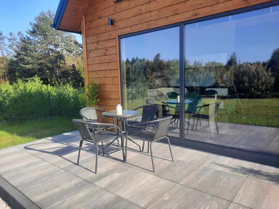 Domek przy lesie na Roztoczu.