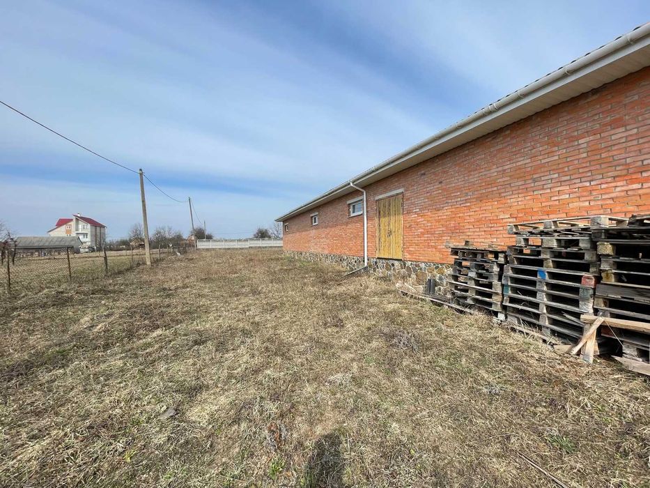 Продається комерційне приміщення в Лукашівці