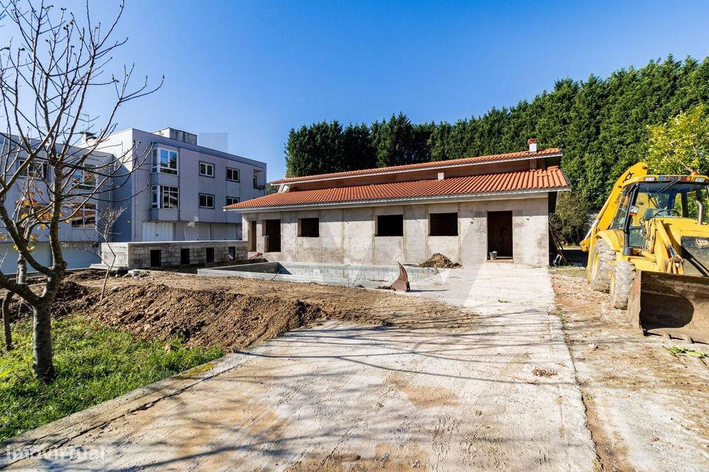 QUINTA COM TERRENO de 6500 m2 com projeto aprovado para 2 Moradias